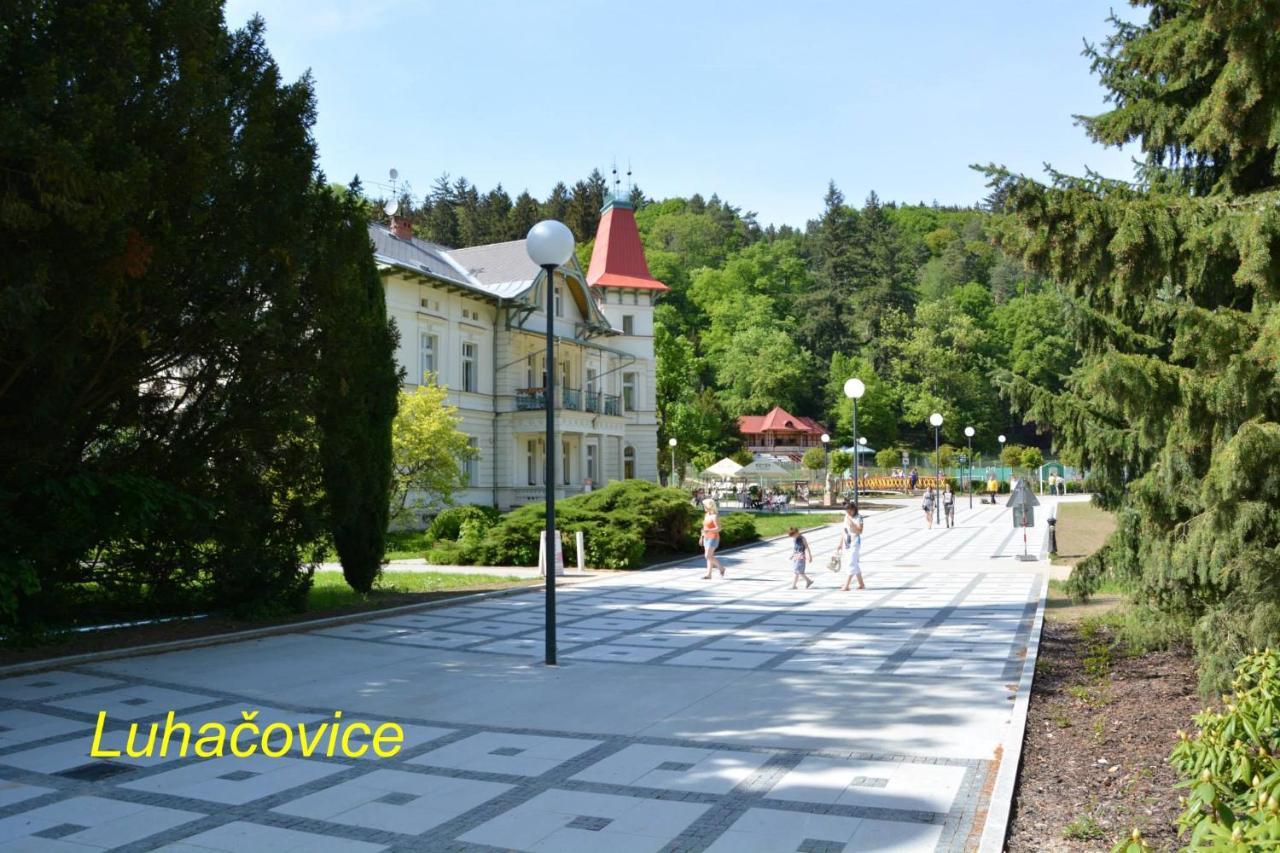 Гостевой дом Retro Vila Slusovice Экстерьер фото